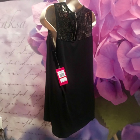 Vince Camuto Lace Detail Top - Picture 3 of 5